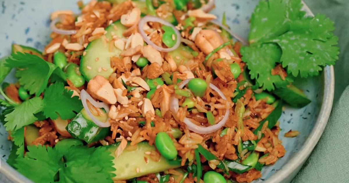 Delicious crispy rice salad with fresh vegetables and vibrant dressing
